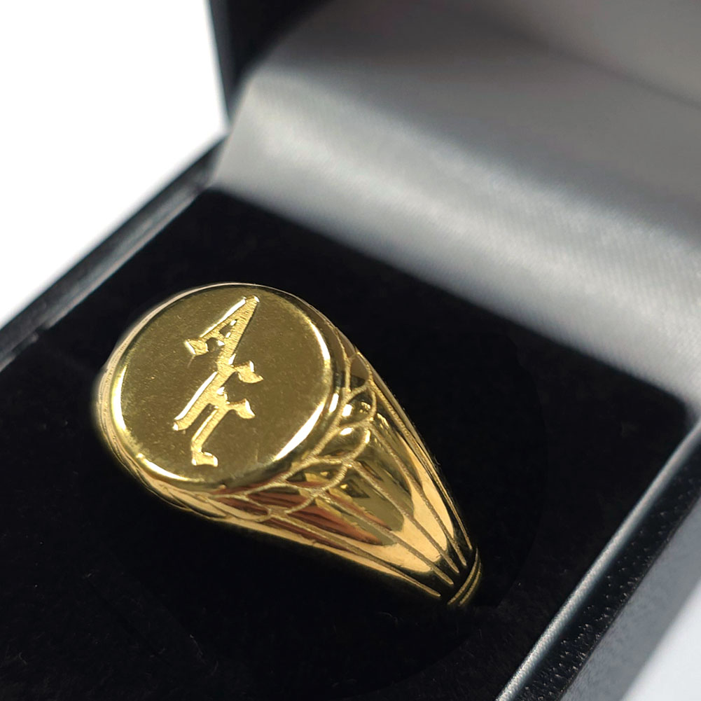 Arsenal FC 18ct gold plated on silver signet ring, size T, with the classic AFC design