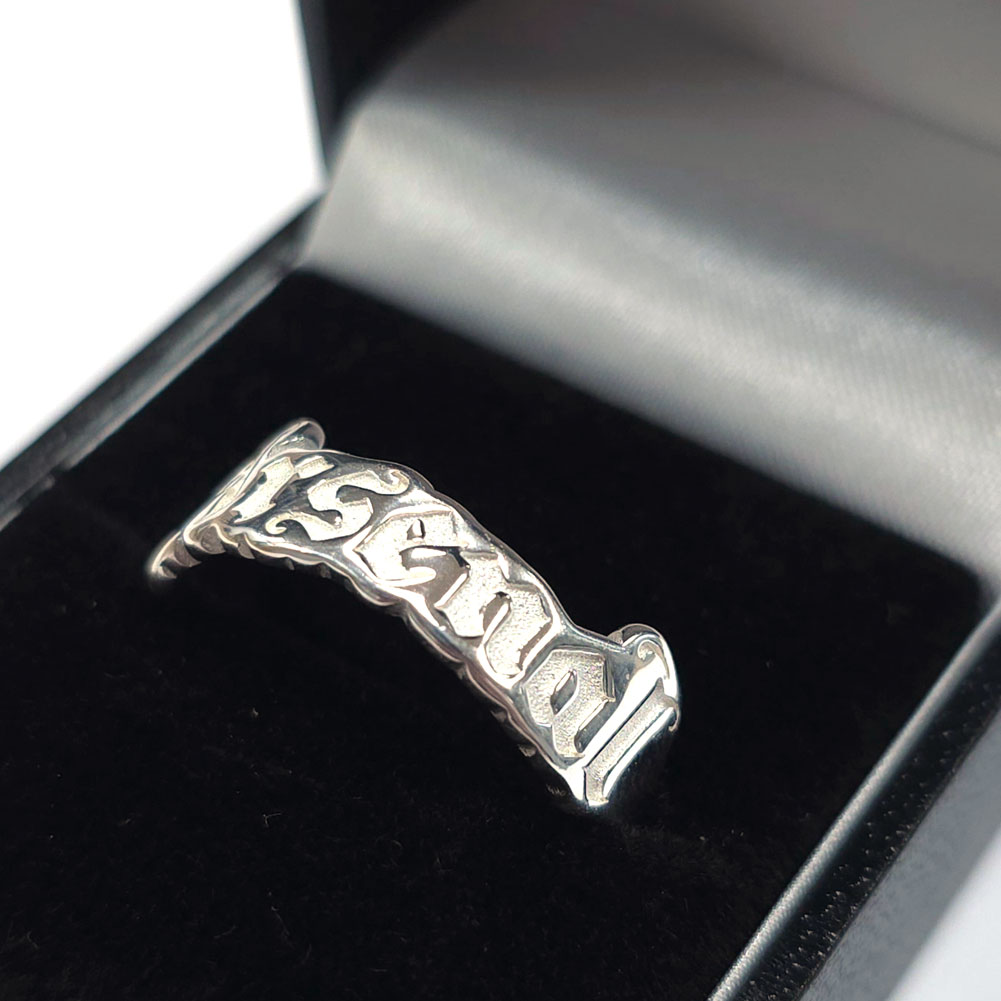 Arsenal FC sterling silver ring with Arsenal written in gothic text, size S
