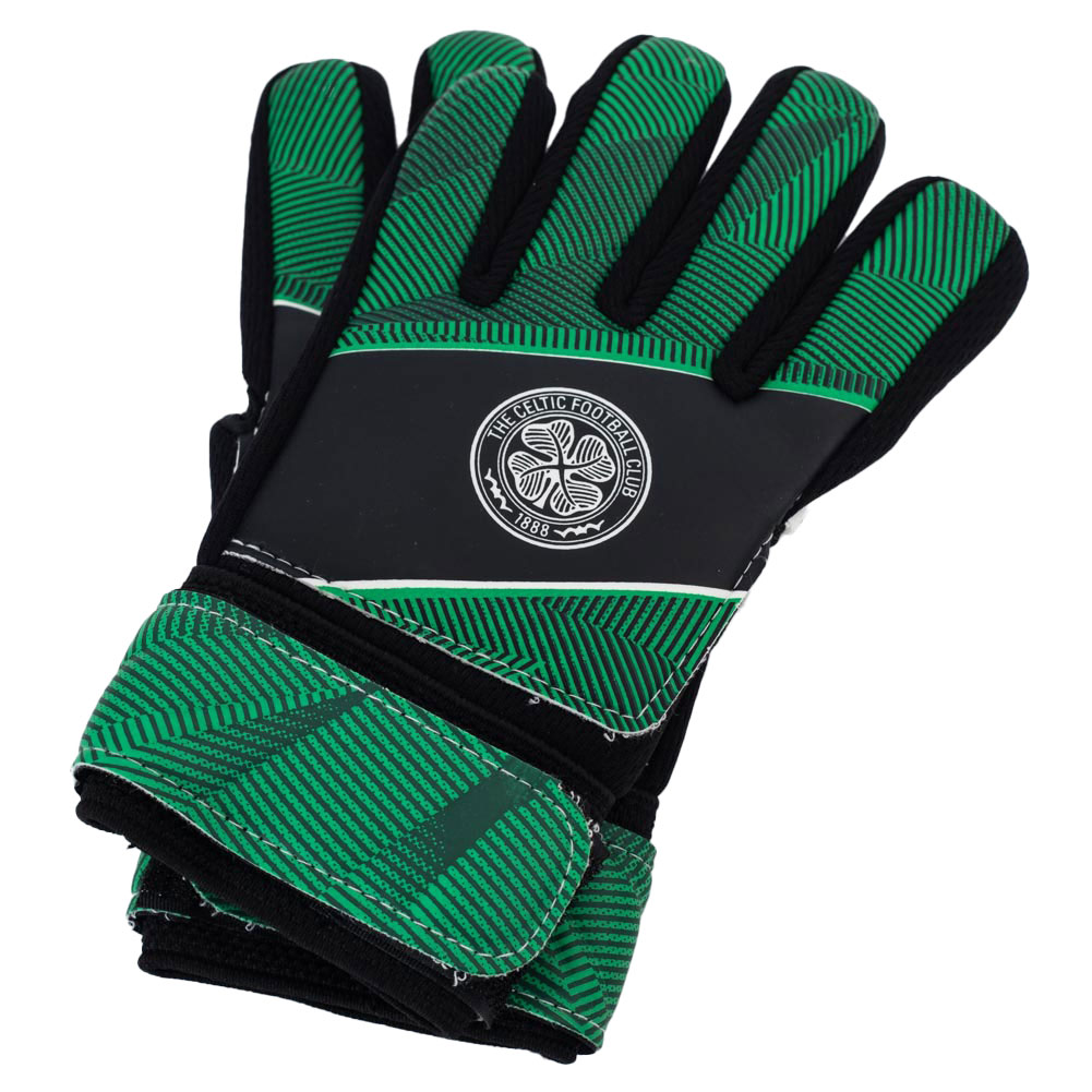 Celtic FC kids Fuse design goalkeeper gloves with a white Celtic crest
