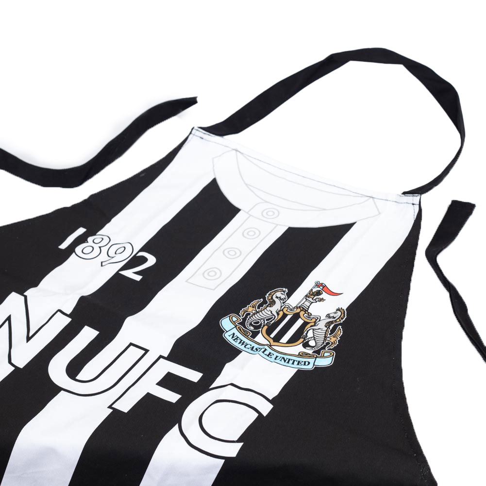 Newcastle United apron inspired by the 1996 retro kit with a full colour club crest on the chest